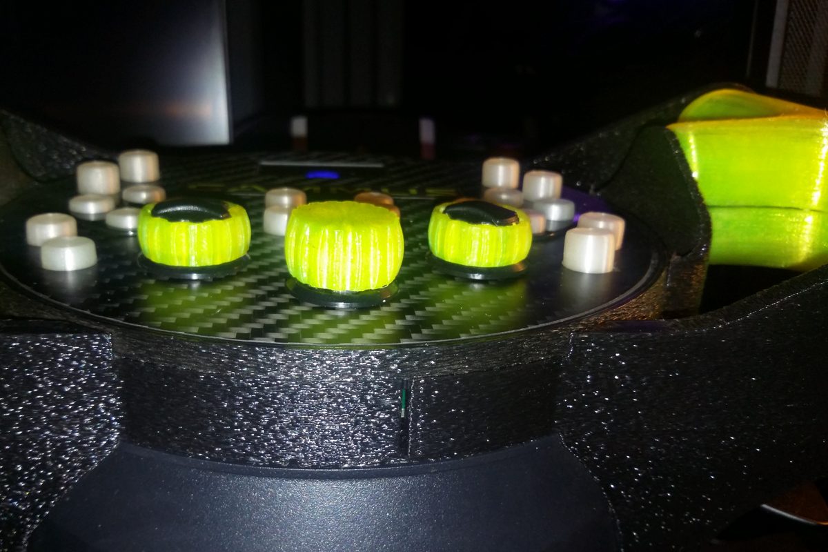 Side view of the button caps and knob caps on the C5